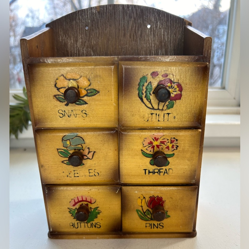 Vintage Enesco wood sewing wall hanging sewing box pulls drawers flowers farm - Picture 4 of 7